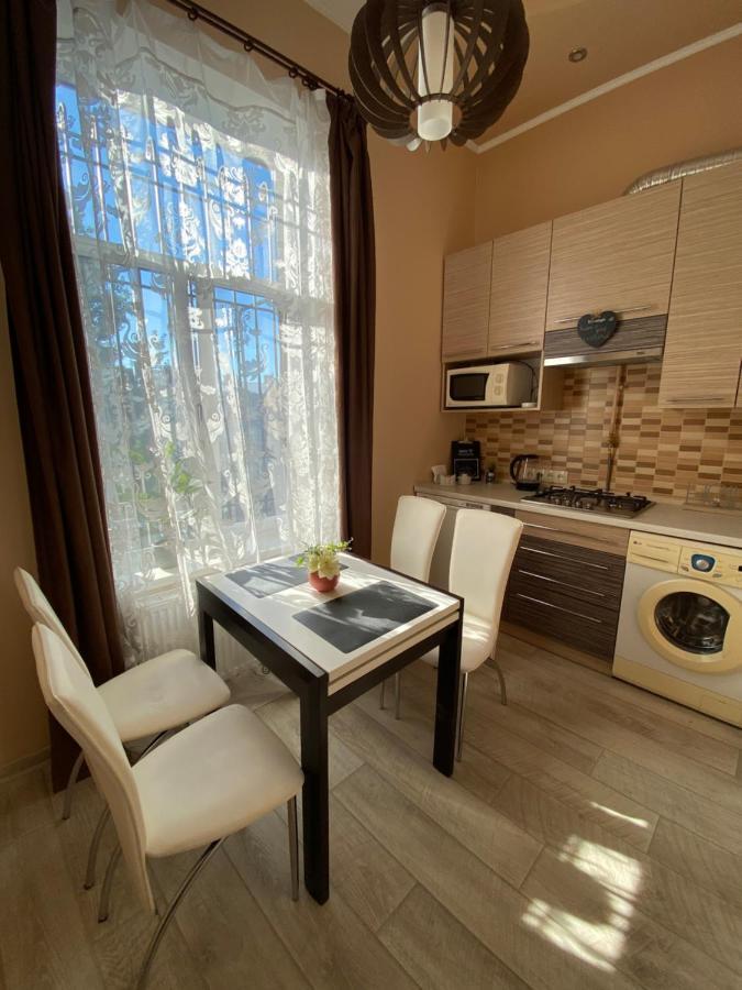 Opera House Apartment Lwów Zewnętrze zdjęcie